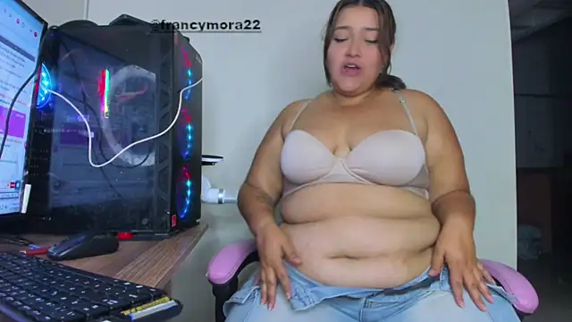 cellycanela  online show from 06/12/26, 01:59