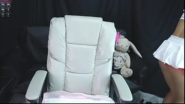 Mia--11 online show from 05/30/26, 06:38