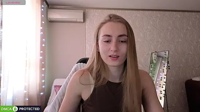 Snapshot of Your_Emily25 chatting on 07/10/26, 01:10 Your Emily25 online show from 07/10/26, 01:10