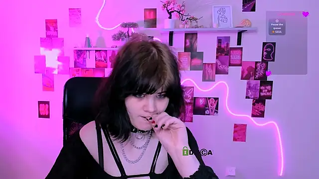 Snapshot of nikki_kiss_ chatting on 04/23/26, 12:40 nikki kiss online show from 04/23/26, 12:40