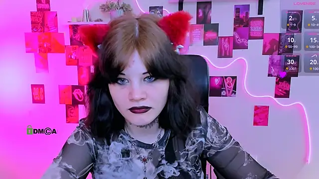 Snapshot of nikki_kiss_ chatting on 05/14/26, 09:05 nikki kiss online show from 05/14/26, 09:05