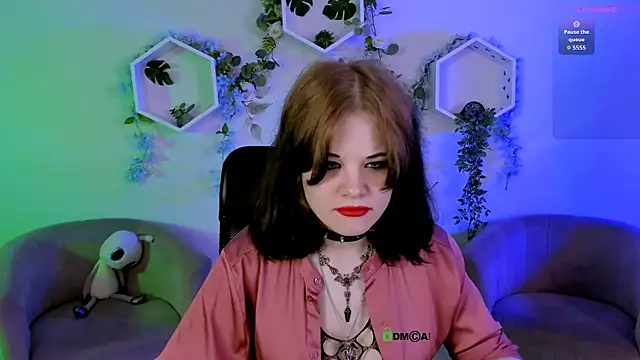 nikki kiss  online show from 07/21/26, 09:00