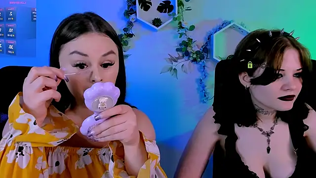 nikki kiss  online show from 07/22/26, 08:39