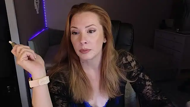 Sharon Red online show from 12/18/25, 04:46