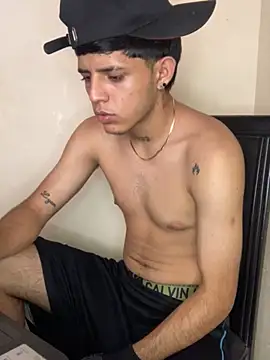 Snapshot of King_of_Slaves222 chatting on 04/13/26, 07:08 King of Slaves222 online show from 04/13/26, 07:08