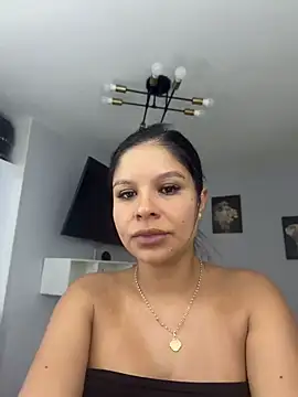 Elara Luxe online show from 06/25/26, 09:52