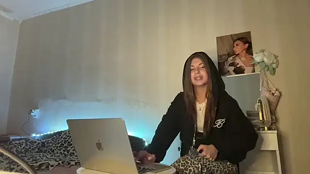 Snapshot of Alice_Princesz chatting on 04/28/26, 05:40 Alice Princesz online show from 04/28/26, 05:40