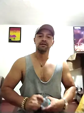 Snapshot of AlejoMoretti chatting on 04/30/26, 11:09 AlejoMoretti online show from 04/30/26, 11:09