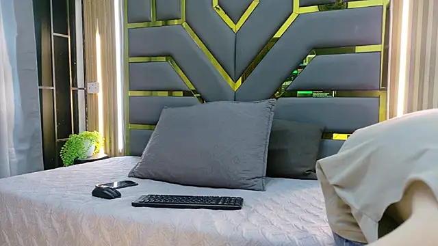 Snapshot of Leo_Miller_ chatting on 04/23/26, 11:31 Leo Miller online show from 04/23/26, 11:31