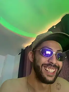 Snapshot of MaXWof00 chatting on 04/23/26, 07:49 MaXWof00 online show from 04/23/26, 07:49