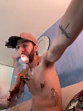 Snapshot of MaXWof00 chatting on 04/27/26, 02:37 MaXWof00 online show from 04/27/26, 02:37