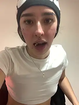 NickieCute- online show from 04/15/26, 08:09