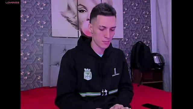 Snapshot of Danny_Farret chatting on 04/14/26, 01:28 Danny Farret online show from 04/14/26, 01:28