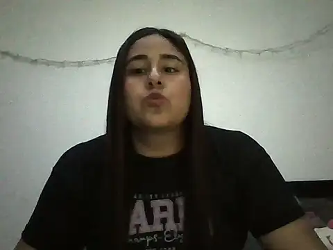 Snapshot of coral_jey chatting on 04/22/26, 10:55 coral jey online show from 04/22/26, 10:55