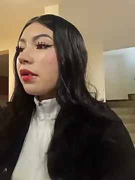 Snapshot of Emiily__Evans chatting on 04/14/26, 02:01 Emiily Evans online show from 04/14/26, 02:01