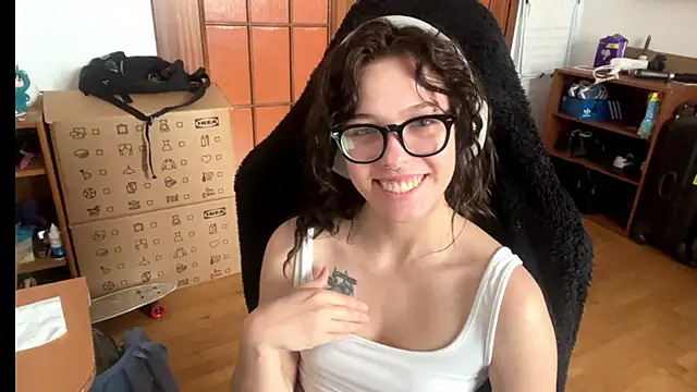 PillowPeachX online show from 06/03/26, 06:38
