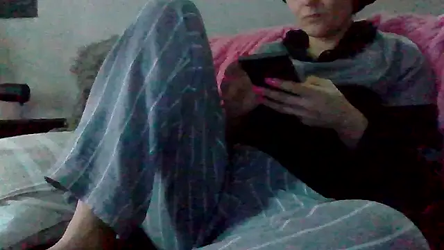 Snapshot of shyhornymommy chatting on 04/28/26, 03:11 shyhornymommy online show from 04/28/26, 03:11