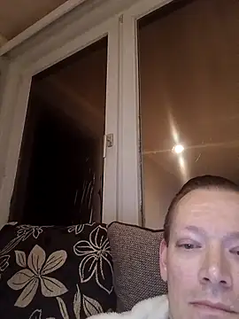 Snapshot of Lul18809 chatting on 04/14/26, 10:27 Lul18809 online show from 04/14/26, 10:27