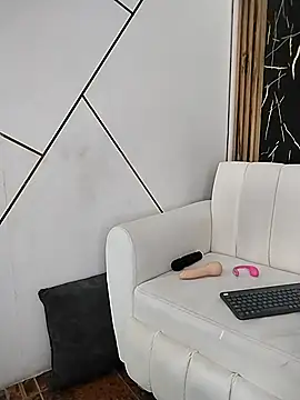 Julianas pm online show from 04/14/26, 05:41