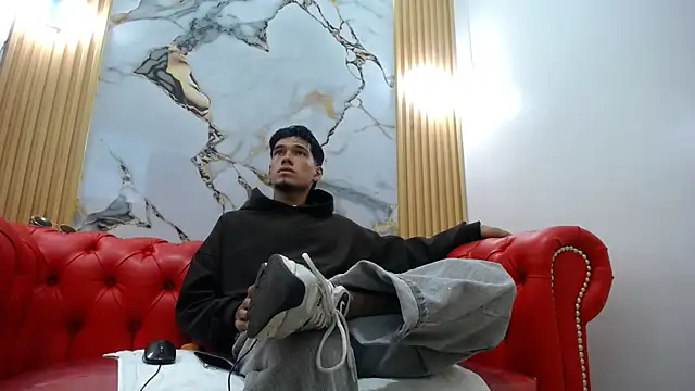 Snapshot of Tittan_Maxxx_ chatting on 04/14/26, 07:53 Tittan Maxxx online show from 04/14/26, 07:53