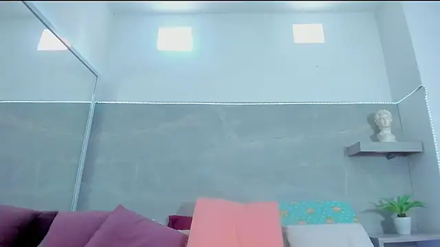 Snapshot of Kitty_Dream01 chatting on 04/20/26, 07:48 Kitty Dream01 online show from 04/20/26, 07:48