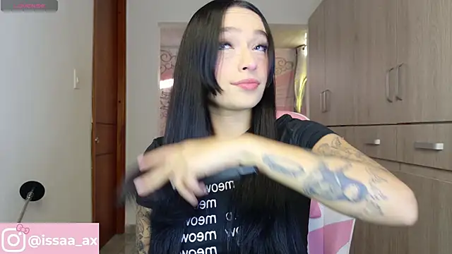 Snapshot of issa_dolly chatting on 06/01/26, 10:11 issa dolly online show from 06/01/26, 10:11