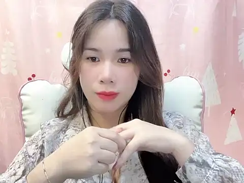 Snapshot of Luna3579 chatting on 04/27/26, 04:21 Luna3579 online show from 04/27/26, 04:21