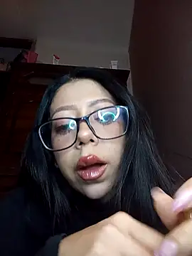 Snapshot of Katalina002 chatting on 04/23/26, 01:18 Katalina002 online show from 04/23/26, 01:18