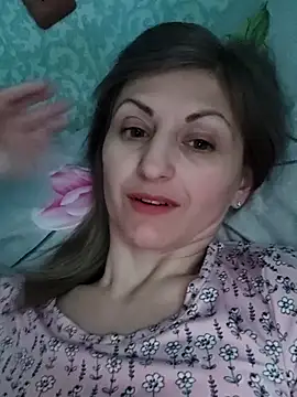 Snapshot of JulieAxy chatting on 04/14/26, 03:29 JulieAxy online show from 04/14/26, 03:29