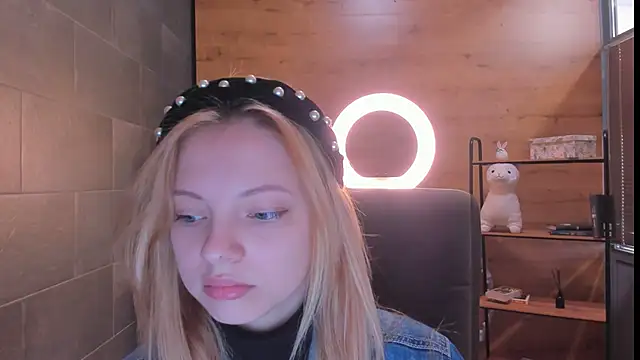 Snapshot of EmmaaMcDon chatting on 04/26/26, 09:40 EmmaaMcDon online show from 04/26/26, 09:40