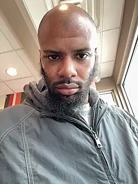 Snapshot of Zion2150 chatting on 04/19/26, 03:22 Zion2150 online show from 04/19/26, 03:22