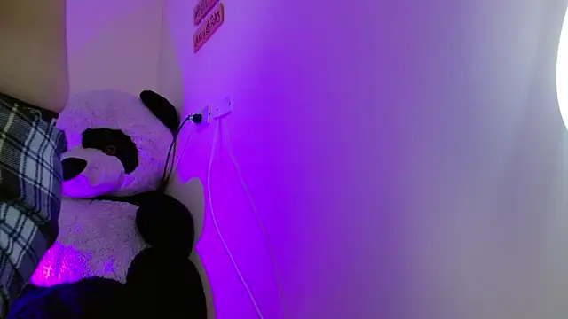 Snapshot of aprildumont chatting on 04/20/26, 02:42 aprildumont online show from 04/20/26, 02:42