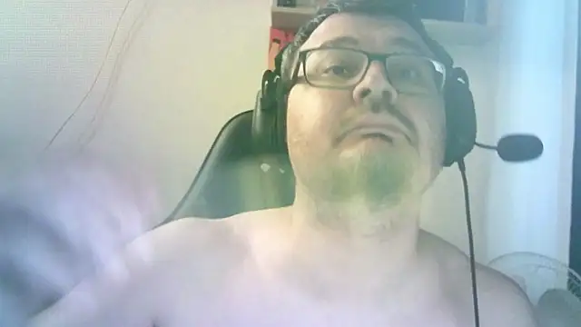 Snapshot of FantastickBombastick chatting on 05/06/26, 03:17 FantastickBombastick online show from 05/06/26, 03:17