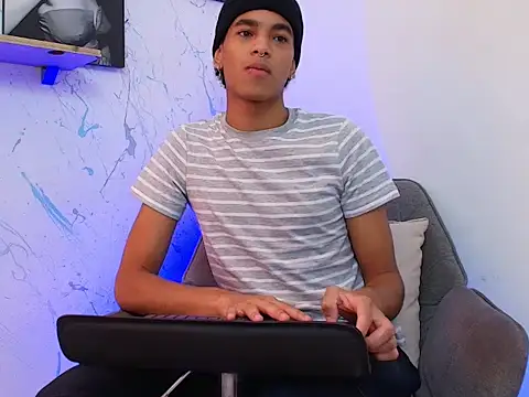 Snapshot of Gabriiel_maddox chatting on 04/15/26, 01:51 Gabriiel maddox online show from 04/15/26, 01:51