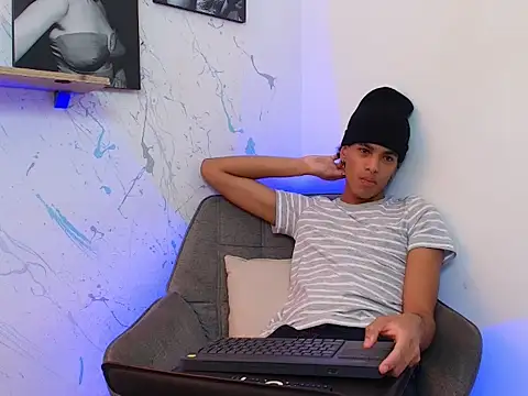 Snapshot of Gabriiel_maddox chatting on 04/15/26, 07:58 Gabriiel maddox online show from 04/15/26, 07:58