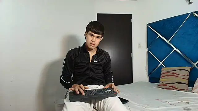 Snapshot of EdwinBoys chatting on 07/09/26, 01:26 EdwinBoys online show from 07/09/26, 01:26