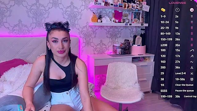 Snapshot of MyNaomi chatting on 04/19/26, 06:10 MyNaomi online show from 04/19/26, 06:10