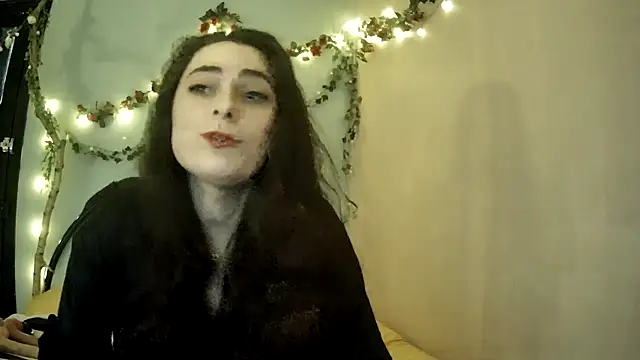 Snapshot of missclochette chatting on 04/21/26, 12:00 missclochette online show from 04/21/26, 12:00
