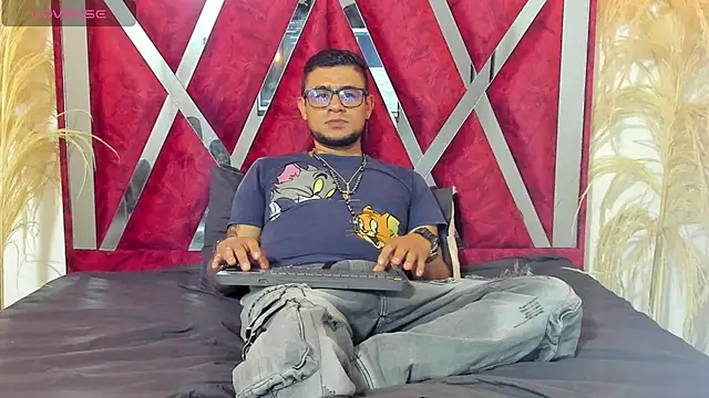 Snapshot of Nickk_21_ chatting on 04/20/26, 01:14 Nickk 21 online show from 04/20/26, 01:14