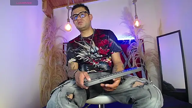 Nickk 21  online show from 05/13/26, 01:52