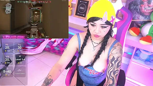 Snapshot of MakiGG_ chatting on 04/21/26, 01:42 MakiGG online show from 04/21/26, 01:42