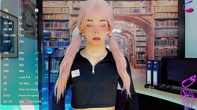 Snapshot of moon_sweet- chatting on 04/19/26, 03:28 moon sweet- online show from 04/19/26, 03:28