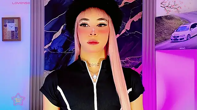Snapshot of moon_sweet- chatting on 05/22/26, 03:02 moon sweet- online show from 05/22/26, 03:02