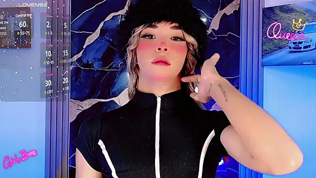 Snapshot of moon_sweet- chatting on 05/26/26, 03:35 moon sweet- online show from 05/26/26, 03:35