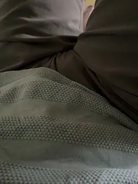 Snapshot of warm_milk69 chatting on 04/17/26, 02:14 warm milk69 online show from 04/17/26, 02:14