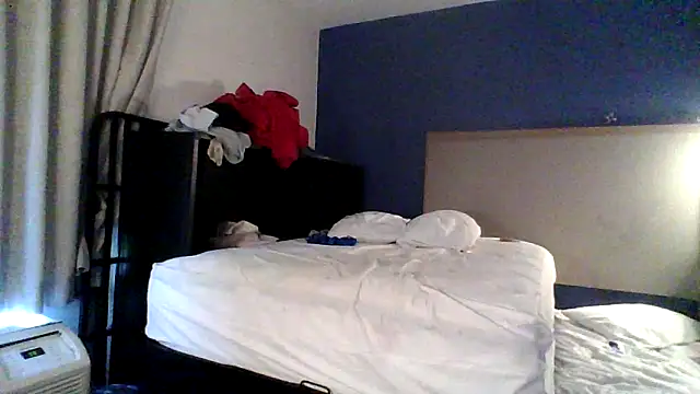 Snapshot of Dicksee_Left chatting on 04/20/26, 10:00 Dicksee Left online show from 04/20/26, 10:00