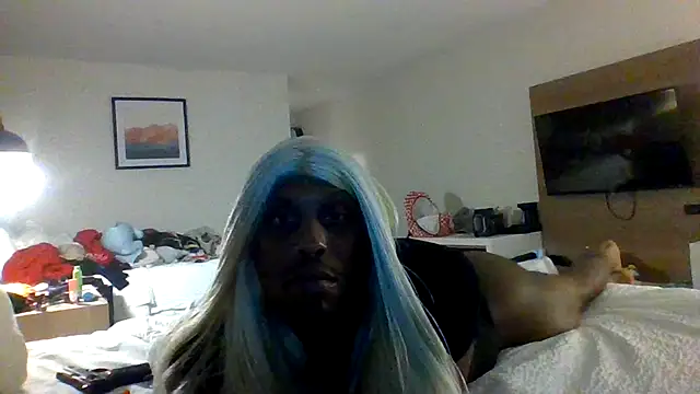 Snapshot of Dicksee_Left chatting on 06/20/26, 01:41 Dicksee Left online show from 06/20/26, 01:41