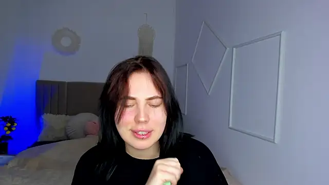 Snapshot of Shiraazsh_ chatting on 05/19/26, 02:29 Shiraazsh online show from 05/19/26, 02:29