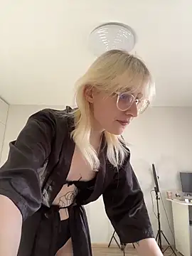 Snapshot of Blondie_Picxel__ chatting on 04/23/26, 01:02 Blondie Picxel online show from 04/23/26, 01:02