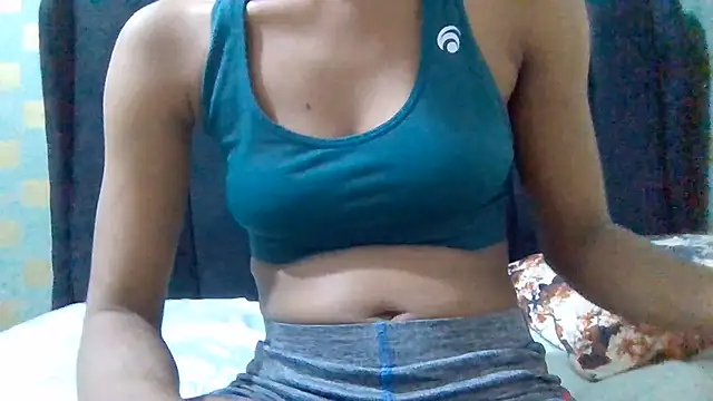 Snapshot of Tessy- chatting on 06/29/26, 12:39 Tessy- online show from 06/29/26, 12:39